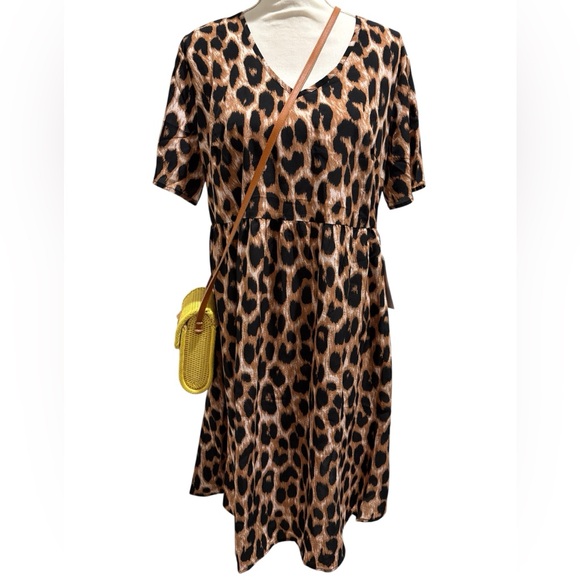 Meet Curve Dresses & Skirts - Meet Curve Leopard Print V-Neck Midi Dress